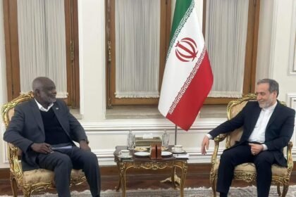 تفاصيل لقاء بين وزير المالية ووزير الخارجية الايراني